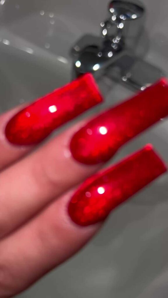 Red nails 35
