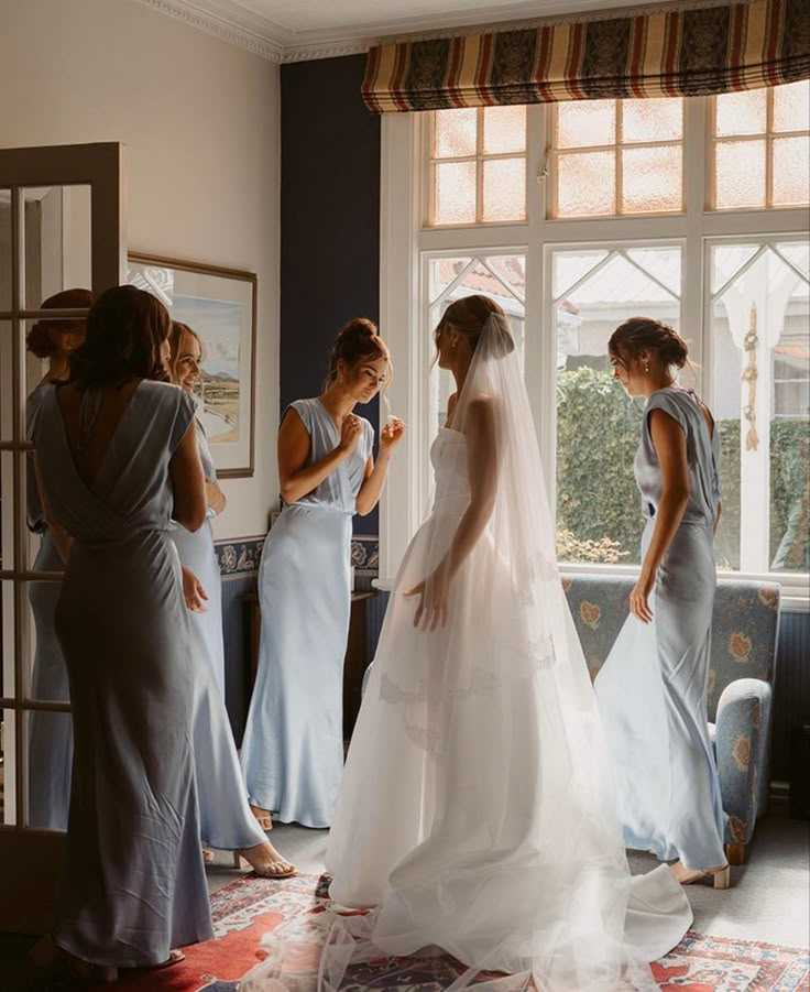 documentary style wedding photography​